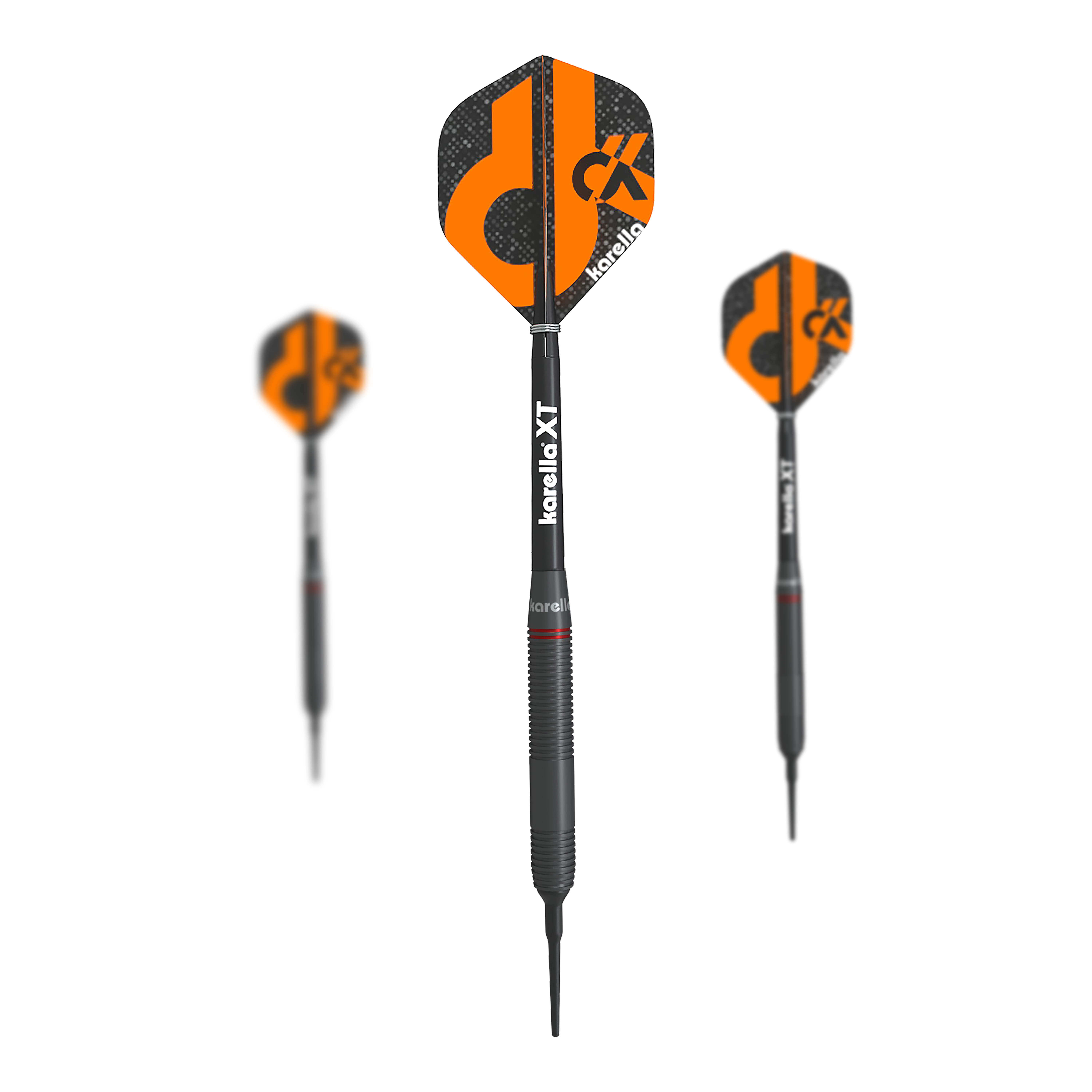 Karella Daniel Klose soft darts Das Bild zeigt drei Softdarts der Marke Karella Daniel Klose. Die Darts sind schwarz mit orangefarbenen Flights und haben das Karella-Logo darauf.