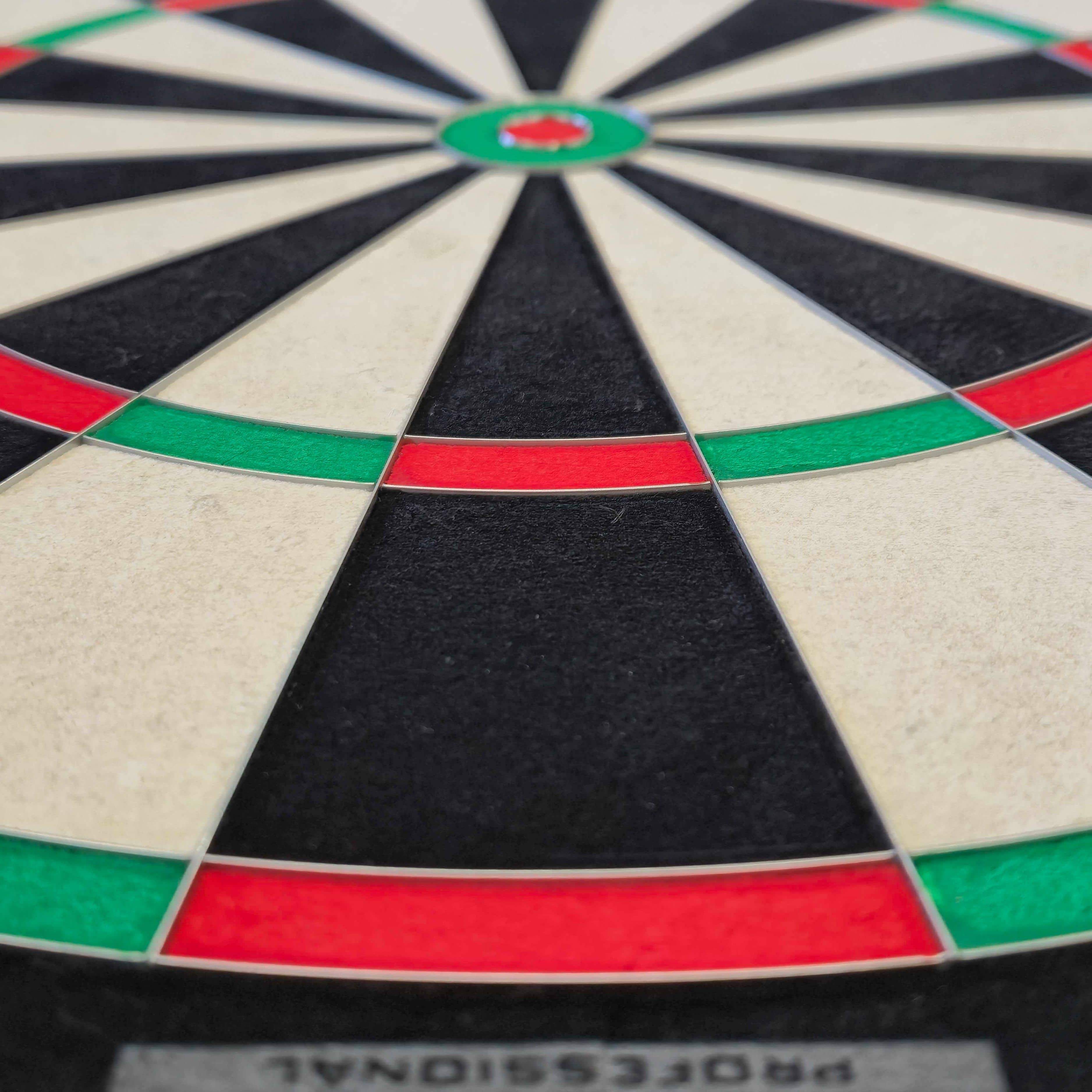 Harrows Fortis steel dartboard Harrows Fortis Steeldartboard ist ein Steeldartboard für Dartspieler. Dieses Produkt ist ideal für Präzision und Haltbarkeit beim Dartspiel.