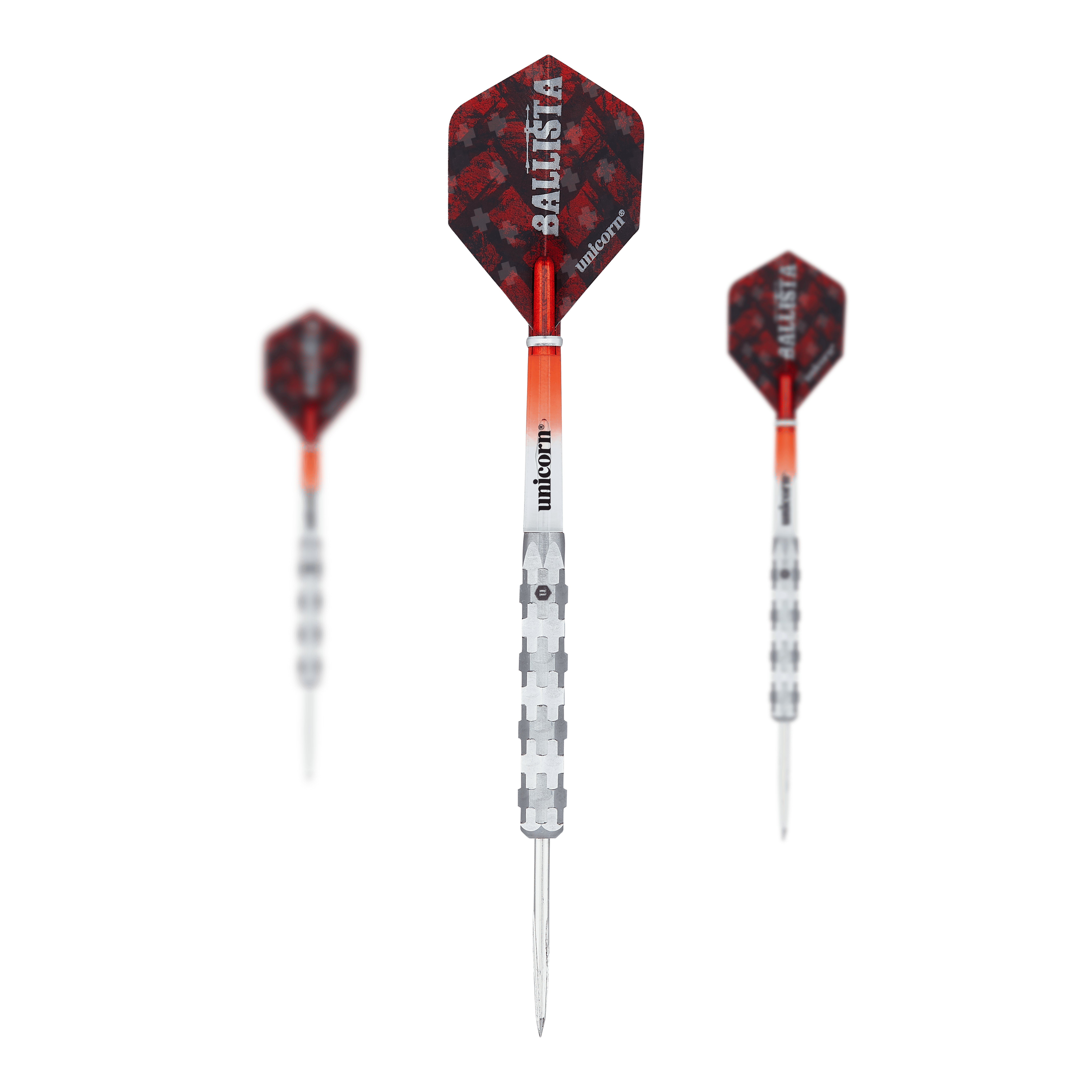 Unicorn Ballista Style 1 steel darts Das Bild zeigt drei Steeldarts des Modells "Unicorn Ballista Style 1". Die Darts haben silberne Spitzen und Schäfte mit rot-schwarzen Flights, auf denen "Ballista" steht.