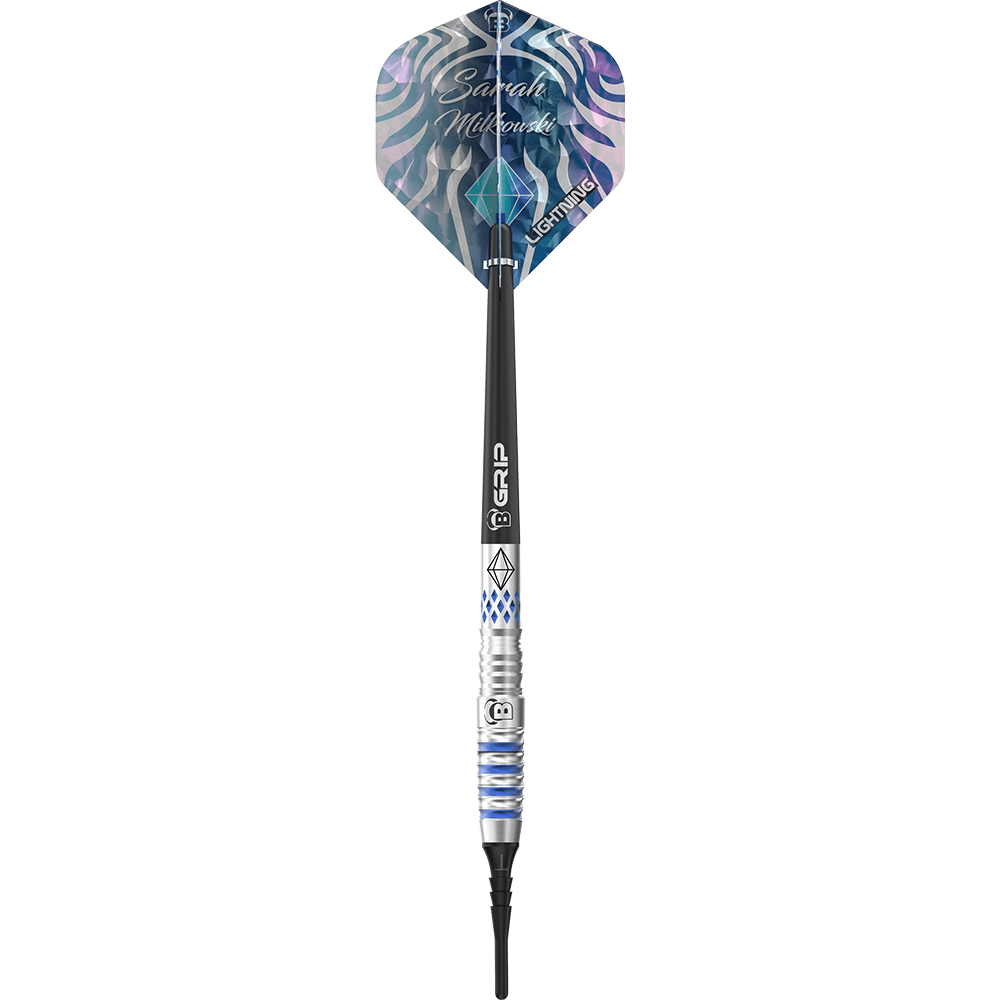 19740_Bulls_Sarah_Milkowski_Softdarts_1t3k7OvSzRlhon Das Bild zeigt einen Softdart namens "Bulls Sarah Milkowski Softdarts - 20g". Der Dart hat ein modernes Design mit silbernen und blauen Akzenten sowie einer gemusterten Flights.