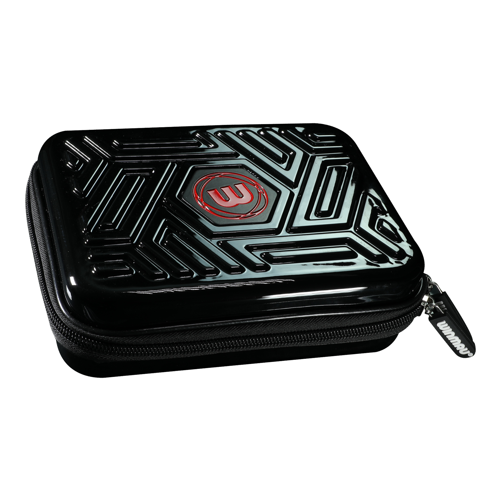 Winmau Armor G2 Dart Wallet Das Bild zeigt ein schwarzes Dart-Etui mit einem geometrischen Muster auf dem Deckel. In der Mitte befindet sich ein rotes Logo und der Reißverschluss trägt den Schriftzug "Winmau".