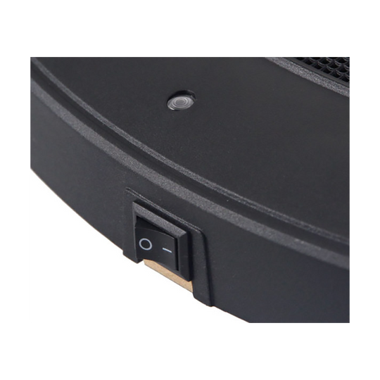 G01250_GranBoard_3S_LED_Elektronisches_Dartboard_3 Das Bild zeigt einen Nahaufnahme-Schalter am GranBoard 3S LED Elektronischen Dartboard. Man sieht einen schwarzen Ein-/Ausschalter an der Unterseite des Gerätes.