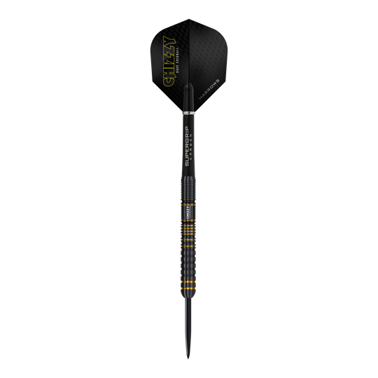 Das Bild zeigt den Harrows Dave Chisnall Chizzy Series 3 Steeldart. Der Dart ist schwarz mit gelben Akzenten und hat den Schriftzug "CHIZZY" auf dem Flight.