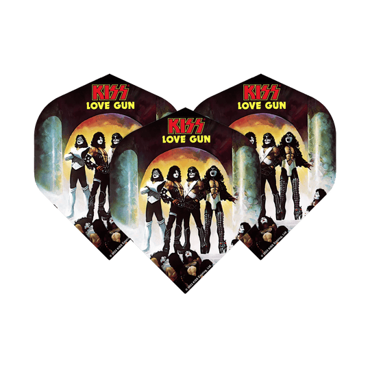 Mission Kiss Love Gun No2 Standard Flights Das Bild zeigt drei Dartflights mit dem Aufdruck "KISS LOVE GUN" und einer Abbildung der Bandmitglieder. Die Flights sind im Design des bekannten Kiss-Albums "Love Gun" gestaltet.