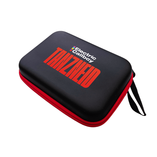 Electric Callboy Dance Envy Dartcase Das Bild zeigt das Electric Callboy Tanzneid Dartcase. Das Dartcase ist für den sicheren Transport von Dartzubehör konzipiert.