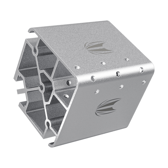 460009_Target_MOD_Stand_Darthalterung_Silber_1 Das Bild zeigt ein silbernes Metallprofil mit mehreren Bohrungen und einem eingravierten Logo. Die Form ist kantig und industriell, vermutlich als Verbindungsteil für Konstruktionen gedacht.