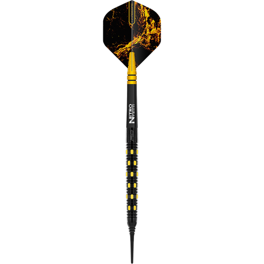 RD2386_Red_Dragon_Nirvana_Softdarts_1KCY0EU4m61xFl Das Bild zeigt einen Red Dragon Nirvana Softdart mit 20 Gramm Gewicht. Der Dart ist schwarz mit gelben Akzenten und hat eine auffällige gelb-schwarze Flugfeder.
