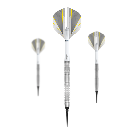 Red Dragon Seren 3 Pure Softdarts - 20g Das Bild zeigt drei Softdarts des Modells "Red Dragon Seren 3 Pure" mit einem Gewicht von 20g. Die Darts sind silberfarben mit weißen und gelben Flights.