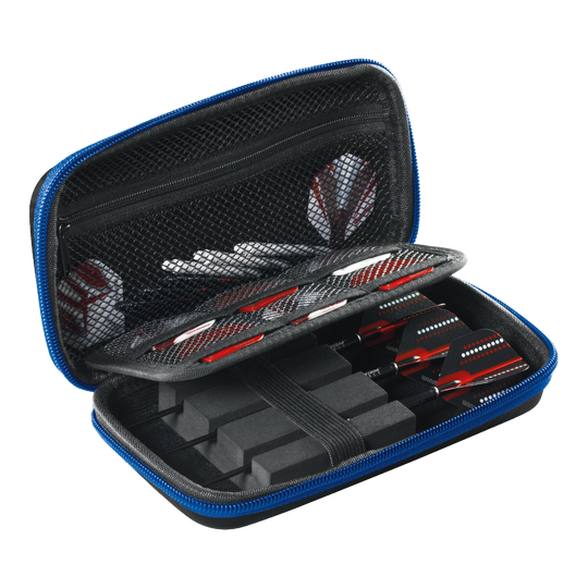 Winmau PDC Dartcase Dies ist ein Winmau PDC Dartcase mit einem blauen Reißverschluss. Im Inneren befinden sich Fächer und elastische Bänder für die sichere Aufbewahrung von Darts und Zubehör.