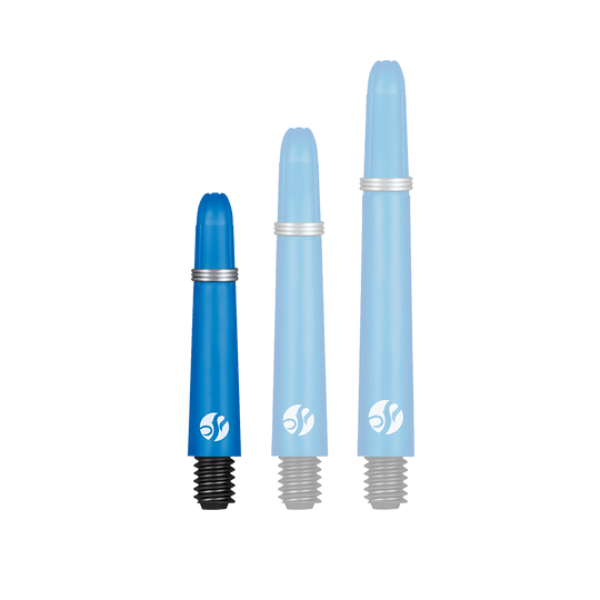 Shot Koi Carbon Shafts - Blue Auf dem Bild sind drei blaue Dartschäfte in verschiedenen Längen zu sehen. Sie haben schwarze Gewinde und silberne Ringe.