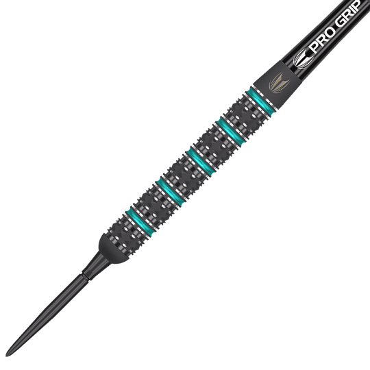190209_Target_Rob_Cross_Black_Edition_2023_Swiss_Point_Steeldarts_2 Das Bild zeigt einen schwarzen Steeldart mit silbernen und türkisfarbenen Ringen am Griff. Auf dem Schaft steht "PRO GRIP" geschrieben.