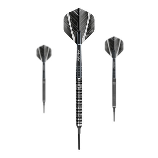 Winmau Blackout Tungsten soft darts Das Bild zeigt drei Winmau Blackout Tungsten Softdarts mit schwarzem Design. Die Darts haben eine strukturierte Griffzone und auffällige schwarz-silberne Flights.