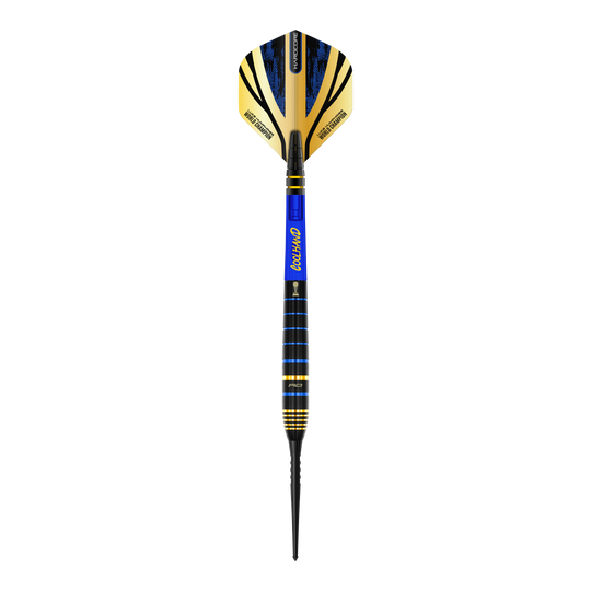 Red Dragon Luke Humphries TX4 Avenger steel darts Das Bild zeigt einen Red Dragon Luke Humphries TX4 Avenger Steeldart. Der Dart hat schwarze, blaue und goldene Farbakzente sowie einen auffälligen Flight.