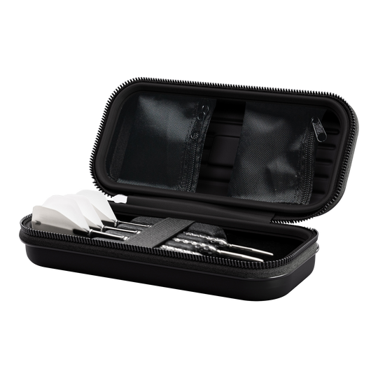 Takoma Ghost Series Chris Dobey dart case Das Bild zeigt das Produkt "Target Takoma Bolide Dartcase", ein schwarzes Etui für Dartpfeile. Im Inneren befinden sich Fächer mit Reißverschluss und elastische Bänder zur sicheren Aufbewahrung der Darts.