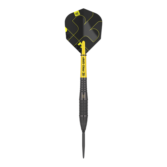 Target Bolide Void 05 Swiss Point steel darts Das Bild zeigt einen Target Bolide Void 05 Swiss Point Steeldart. Der Dartpfeil ist überwiegend schwarz mit gelben Akzenten und hat eine strukturierte Griffzone.