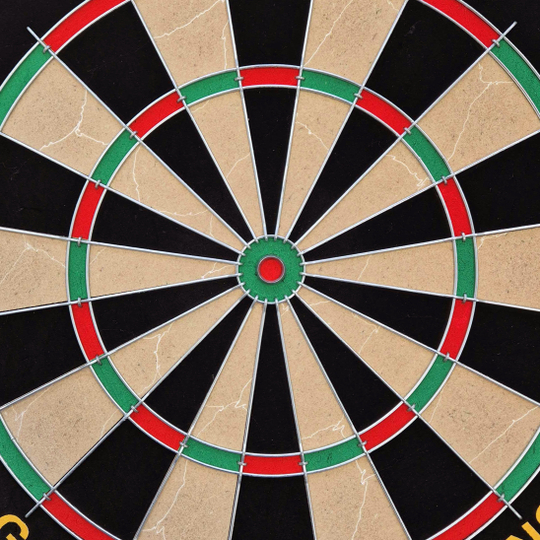 Target Gabriel Clemens steel dartboard set Das Target Gabriel Clemens Steeldartboard Set ist auf dem Bild erkennbar. Mehrere Teile liegen sortiert nebeneinander.