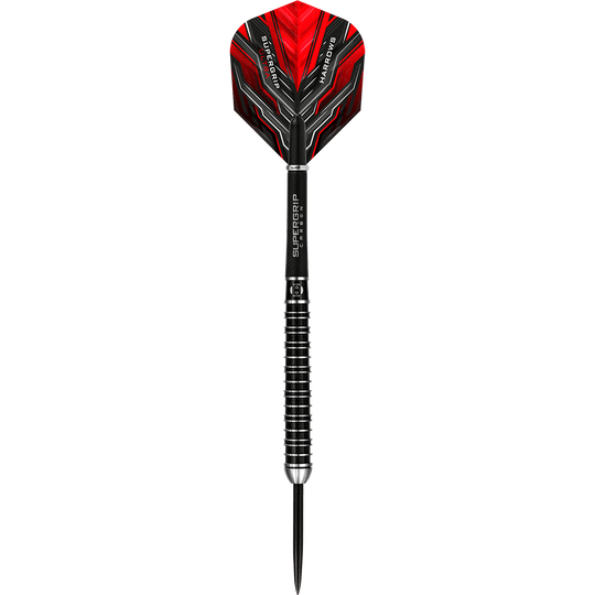 HA25176_Harrows_Supergrip_Ultra_Steeldarts_1VJA8FKE4i0pYg Das Bild zeigt einen Harrows Supergrip Ultra Steeldart. Der Dart hat ein auffälliges rotes Flight-Design und einen schwarzen, gerillten Barrel.