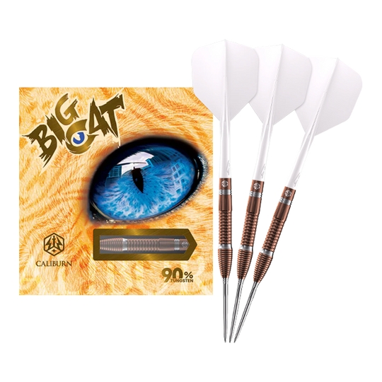 Das Bild zeigt ein vollständiges Set Caliburn Big Cats Lion Steeldarts. Die Darts sind in voller Länge sichtbar.
