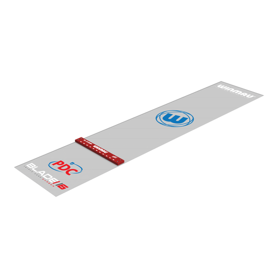Winmau Clearzone PVC dart mat with oche Das Bild zeigt die Winmau Clearzone PVC Dartmatte mit Oche. Die Matte ist grau mit verschiedenen Logos und hat eine rote Abwurflinie (Oche).