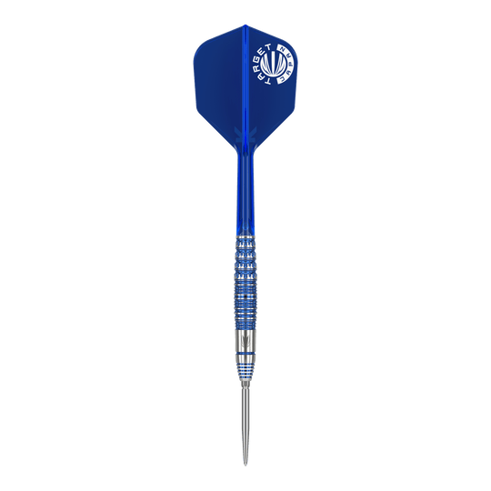 Target Japan Toru Suzuki Sereno GEN1 Swiss Point Steeldarts - 21g Auf dem Bild ist ein Steeldart der Marke Target Japan Toru Suzuki Sereno GEN1 Swiss Point mit 21g Gewicht zu sehen. Der Dart hat eine blaue Flight und einen silber-blauen Schaft mit feinen Rillen.