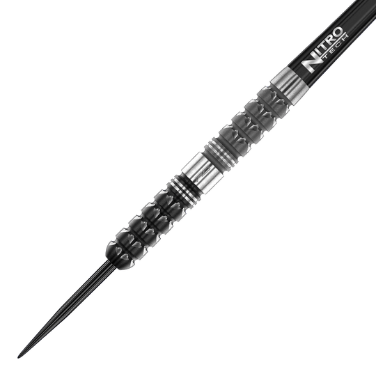 Red Dragon Paradym Tapered Steel Darts Auf dem Bild ist ein Red Dragon Paradym Tapered Steeldart zu sehen. Der Dart hat ein schwarz-silbernes, strukturiertes Griffstück und eine spitze Metallspitze.