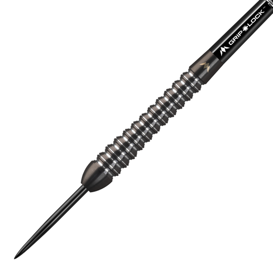 Dies ist ein Mission Spiro Model 2 Steeldart mit einem Gewicht von 22 Gramm. Der Dart hat ein silbernes, gerilltes Barrel und eine schwarze Grip-Lock-Schäfte.