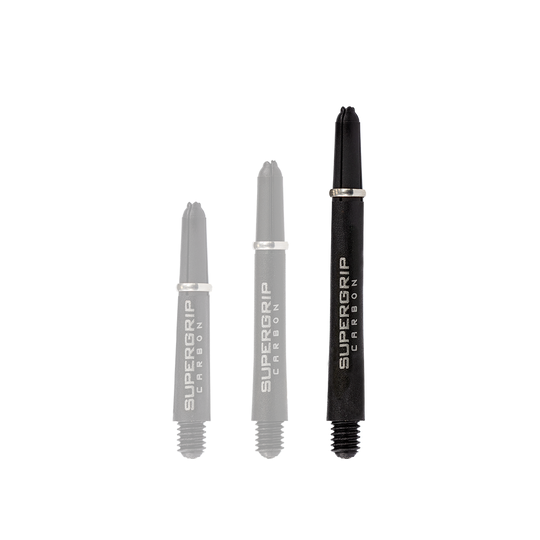 HR356_Harrows_Supergrip_Carbon_Shafts_Silber_47mm_1 Das Bild zeigt drei schwarze Harrows Supergrip Carbon Shafts in unterschiedlichen Längen. Auf jedem Schaft steht in silberner Schrift "Supergrip Carbon".