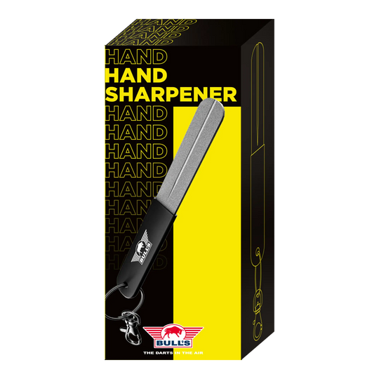 Hier sieht man den Bulls NL Hand Sharpener Schleifstein, geeignet zum Nachschärfen von Darts. Das Produkt wird aus einer weiteren Ansicht präsentiert.