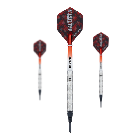 Das Bild zeigt drei Softdarts des Modells "Unicorn Ballista Style 1". Die Darts haben rote Flights mit dem Aufdruck "BALLISTA" und silberne, strukturierte Schäfte.
