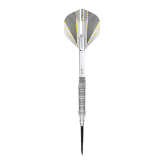 Red Dragon Seren 4 Pure Steeldarts Das Bild zeigt einen Red Dragon Seren 4 Pure Steeldart. Der Dartpfeil ist silberfarben mit einem geriffelten Griff und weißen, gelb-grauen Flights.