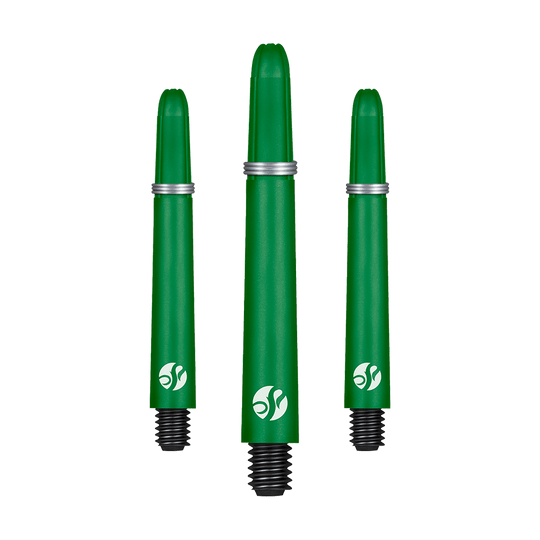Shot Koi Carbon Shafts - Green Das Bild zeigt Dart-Schäfte mit mattem Farbton und langer Form. Die Schäfte sind in einer Verpackung angeordnet.