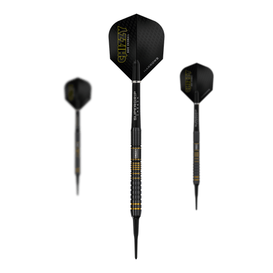 Harrow's Dave Chisnall Chizzy Series 3 soft darts Das Bild zeigt drei Softdarts der Marke Harrows aus der Dave Chisnall Chizzy Series 3. Die Darts haben schwarze Flights mit gelber Aufschrift und schwarzen Schäften mit gelben Akzenten.