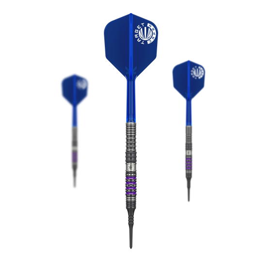 Target Japan Prime Series Sirius GEN4 Soft Darts - 21.5g Das Bild zeigt drei Softdarts der Serie "Target Japan Prime Series Sirius GEN4" mit einem Gewicht von 21,5g. Die Darts haben blaue Flights und silber-schwarze Barrels mit lila Akzenten.