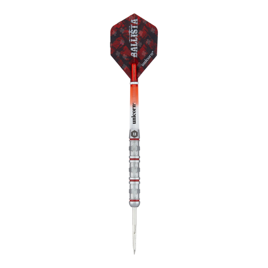 Das Bild zeigt einen Steeldart namens "Unicorn Ballista Style 4". Der Dart hat eine silberne Spitze, einen strukturierten Griff und rote sowie schwarze Akzente am Flight.