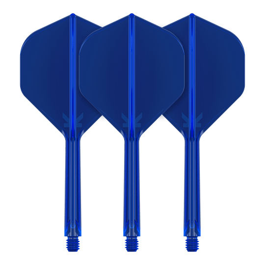 Auf dem Bild sind drei blaue Dart-Flights mit Schaft zu sehen. Sie stehen nebeneinander und haben eine standardisierte Form.