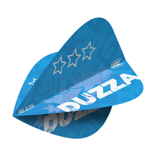 Das Bild zeigt ein blauen Dartflight mit dem Schriftzug „DUZZA“. Auf dem Flight sind außerdem drei Sterne und weitere grafische Elemente zu sehen.
