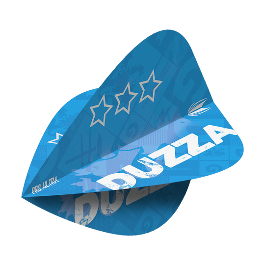 TG8_335680_Target_ProUltra_Glen_Durrant_Kite_Flights_2 Das Bild zeigt ein blauen Dartflight mit dem Schriftzug „DUZZA“. Auf dem Flight sind außerdem drei Sterne und weitere grafische Elemente zu sehen.