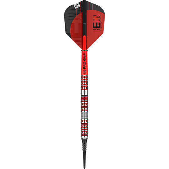210094_Target_Hema_10_Softdarts_1Uo35jqSsYwB1u Das Bild zeigt einen Target Hema 10 Softdart mit rotem und silbernem Design. Der Dart hat eine schwarze Spitze, einen geriffelten Griff und einen roten Flight mit der Aufschrift "HEMA".