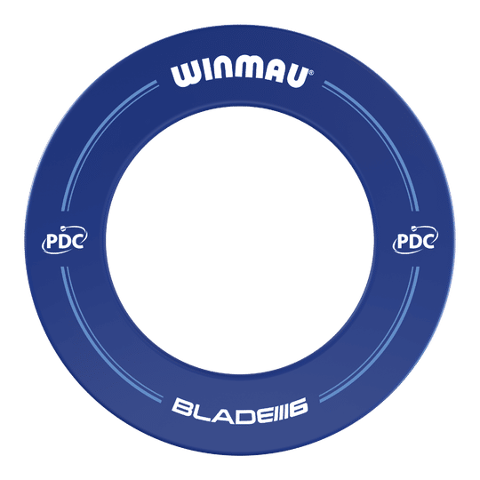 Winmau PDC Dartboard Surround - Blue Das Bild zeigt einen blauen Dartboard-Surround der Marke Winmau mit PDC-Logo. Auf dem Ring stehen die Worte "WINMAU" und "BLADE 6".