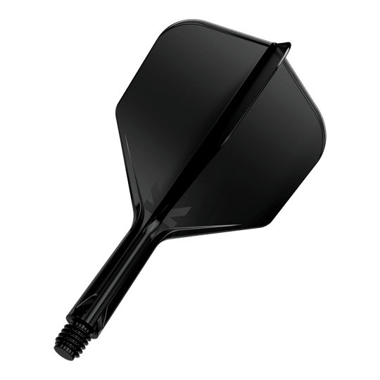 Target K-Flex No6 Flight System - Black Das Bild zeigt eine schwarze Dartflügel- und Schaftkombination. Sie ist vor einem schwarzen Hintergrund dargestellt.