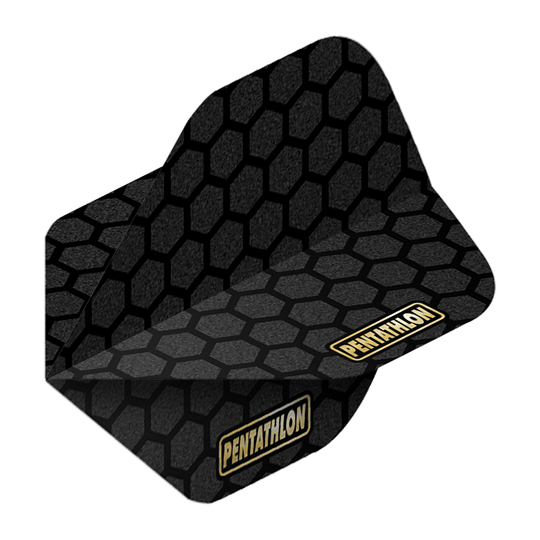 Das Bild zeigt ein Dartflügel mit dem Namen „Pentathlon RT Honeycomb No2 Standard Flights“. Das Design ist schwarz mit einem grau-schwarzen Wabenmuster und dem Pentathlon-Logo.