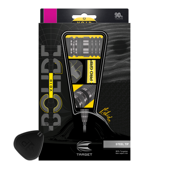 Target Bolide Void 05 Swiss Point steel darts Das Bild zeigt die Verpackung der "Target Bolide Void 05 Swiss Point Steeldarts". Die Verpackung ist überwiegend schwarz mit gelben Akzenten und hebt die hochwertige Verarbeitung aus 90 % Tungsten hervor.