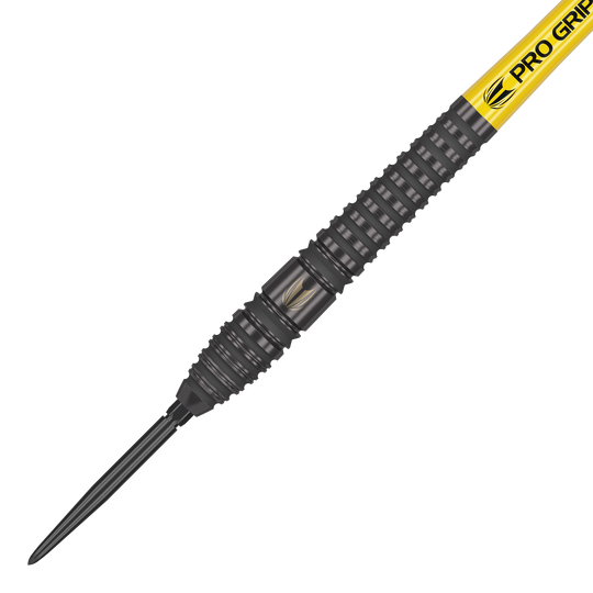 Target Bolide Void 03 Swiss Point steel darts Das Bild zeigt den Target Bolide Void 03 Swiss Point Steeldart. Der Dartpfeil hat ein schwarzes, geriffeltes Barrel und eine gelbe Pro Grip Spitze.