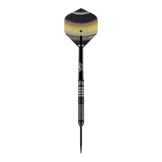 Bulls NL Luna Neoma steel darts Das Bild zeigt einen Bulls NL Luna Neoma Steeldart. Der Dart hat einen schwarz-silbernen Schaft und eine Flügel mit gelb-schwarzem Weltraumdesign.
