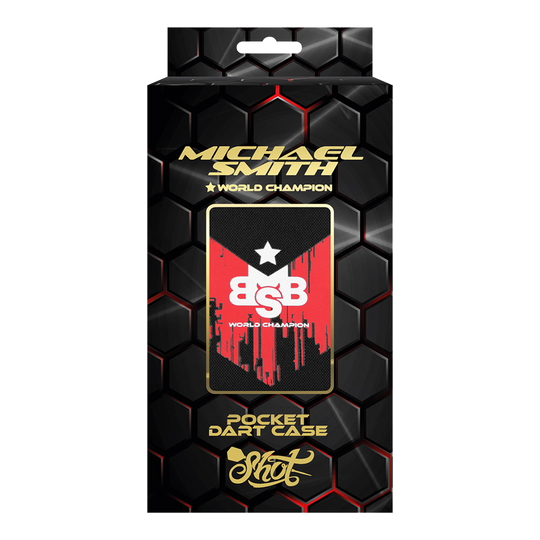 Shot Michael Smith World Champion Pocket Dartcase - Victory Die Abbildung zeigt die Verpackung des Produkts "Shot Michael Smith World Champion Pocket Dartcase - Victory". Das Design ist schwarz mit goldener Schrift und hebt das Dartcase sowie den Titel "World Champion" hervor.