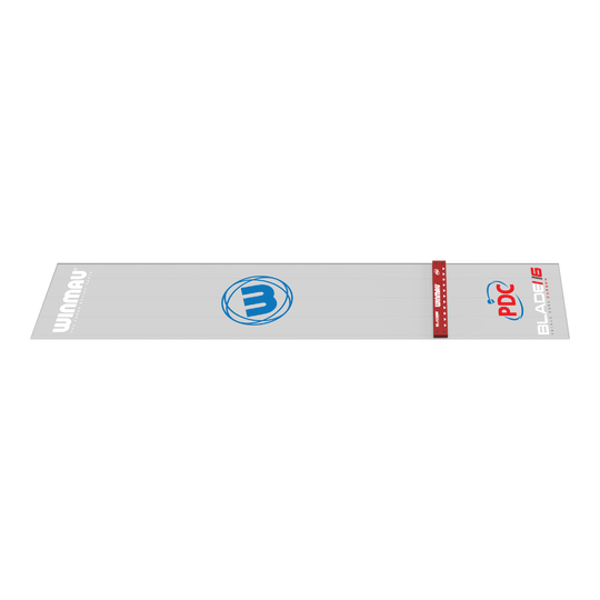 Winmau Clearzone PVC dart mat with oche Das Bild zeigt die Winmau Clearzone PVC Dartmatte mit Oche. Die Matte ist grau mit blauen und roten Markierungen sowie Logos bedruckt.