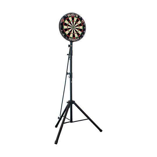 67909_Bulls_Vibex_H_Dartboard_St-nder_2 Das Bild zeigt den "Bulls Vibex H Dartboard Ständer" mit einem Dartboard darauf befestigt. Der Ständer hat ein stabiles, dreibeiniges Gestell und ist höhenverstellbar.