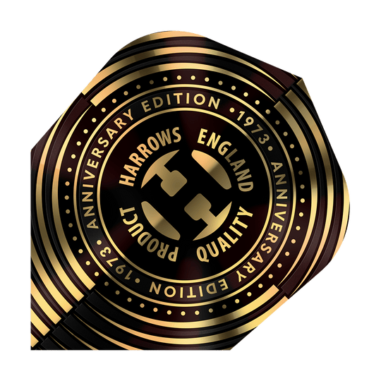 Harrows Anniversary No6 Flights Das Bild zeigt das Produkt "Harrows Anniversary No6 Flights" mit einem goldenen, kreisförmigen Design. In der Mitte steht "Harrows England Quality Product" und rundherum ist "Anniversary Edition 1973" geschrieben.