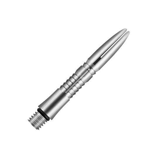 Shot Mako Titanium Shafts Das Bild zeigt eine silberne, metallische Dartspitze mit feinen Rillen und glatter Oberfläche. Sie besteht aus Titan und hat ein modernes, schlankes Design.