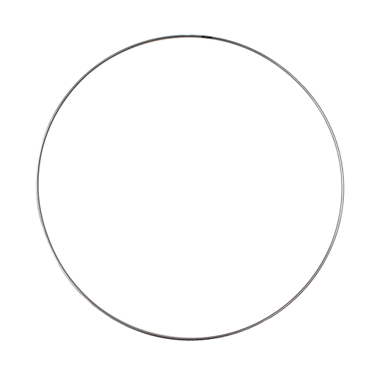 Ring-Weiss_McDart_Dartboard_Ersatz-Zahlenring_Ersatznummern_Weiss_2Lk6012NdcwE1e Das Bild zeigt einen Ersatz-Zahlenring für eine Dartscheibe. Es handelt sich um einen dünnen, runden Metallring, wie er bei klassischen Dartboards verwendet wird.